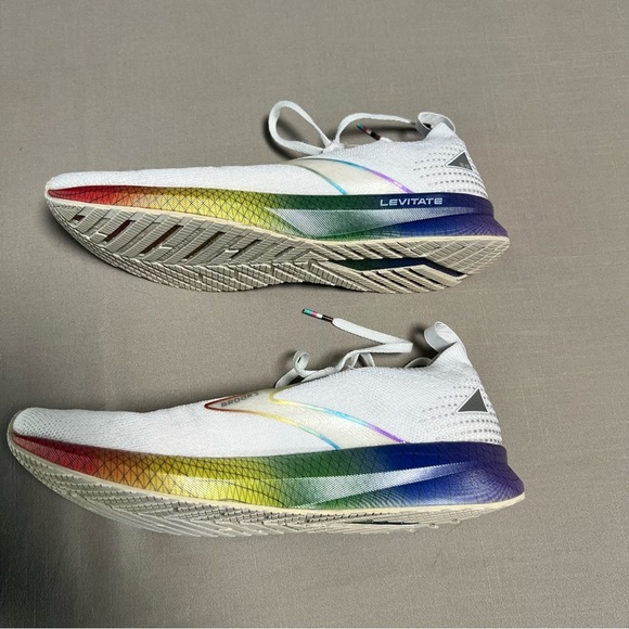 Brooks Levitate 5 Stealthfit Pride Running Shoe Women Size 11 - Picture 5 of 13